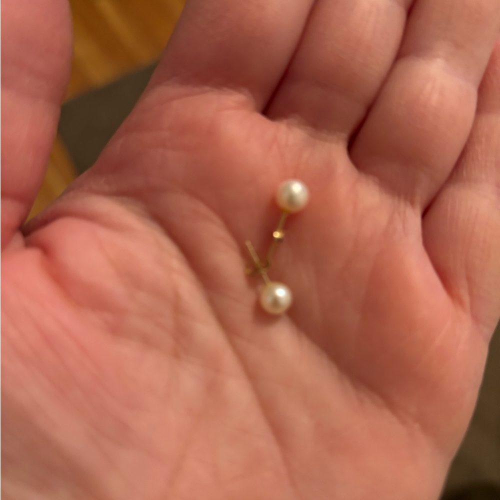 Brand new 14k pearl stud earrings